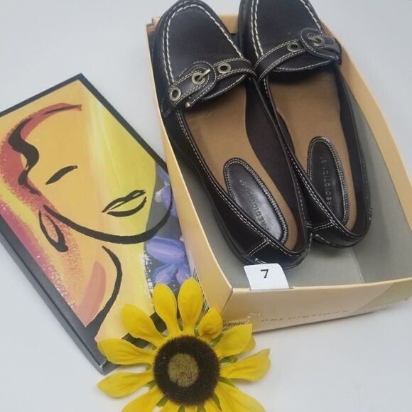 PREDICTIONS NEW WITH BOX. SIZE 7 - Picture 11 of 12